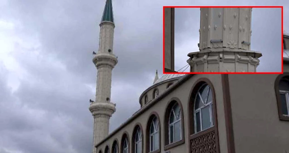 Arnavutköyʹde cami minaresi fırtınanın etkisiyle sallandı